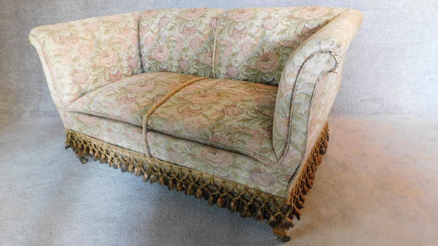 An Edwardian two seater sofa in floral tassled upholstery. 76x137x77cm - Image 3 of 6