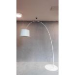 A floor standing arc style lamp. H.222cm