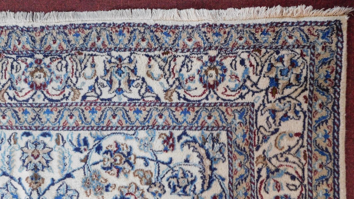 A part silk Nain Isfahan carpet with repeating spandrels and petal motifs on an ivory field - Image 3 of 4