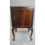 An Irish Georgian mahogany pot cupboard on cabriole supports. 68x40cm