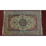 A fine weave silk Persian Isfahan rug. 165x107cm