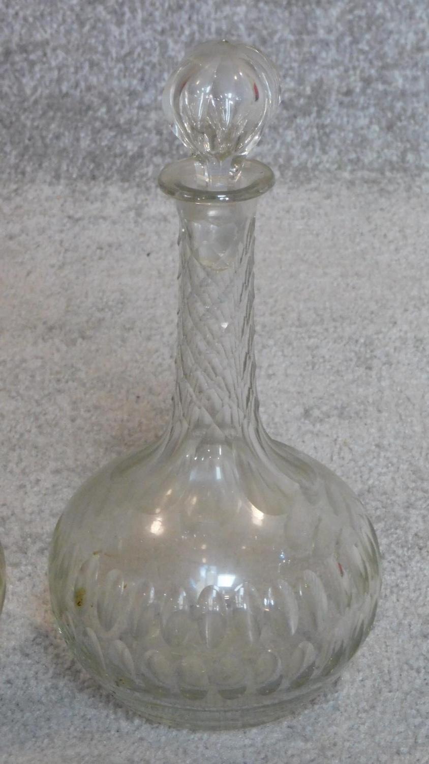 A pair of 19th century cut and etched glass decanters. H.32cm - Image 3 of 4