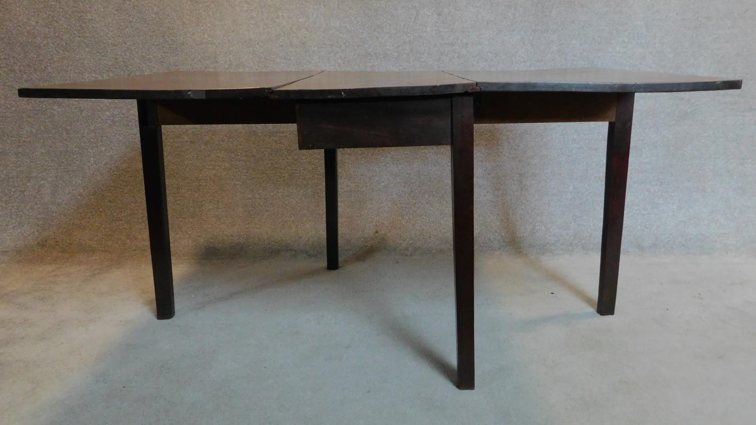 A Georgian mahogany drop flap dining table on square section supports. 73x148x99cm - Image 2 of 5