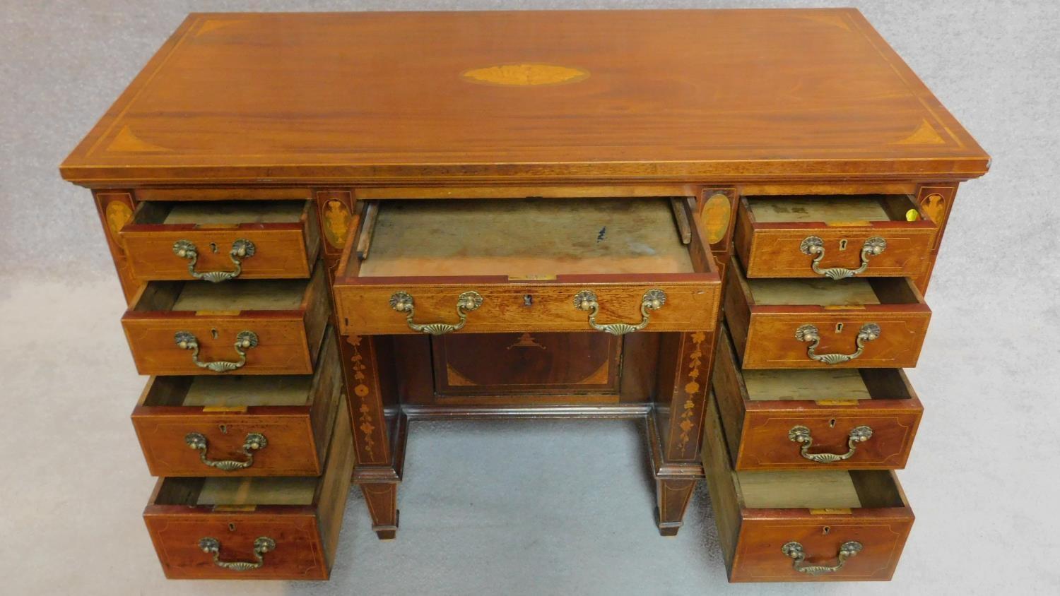 An Edwardian mahogany and satinwood inlaid kneehole desk with allover conch shell, swag and urn - Image 2 of 8