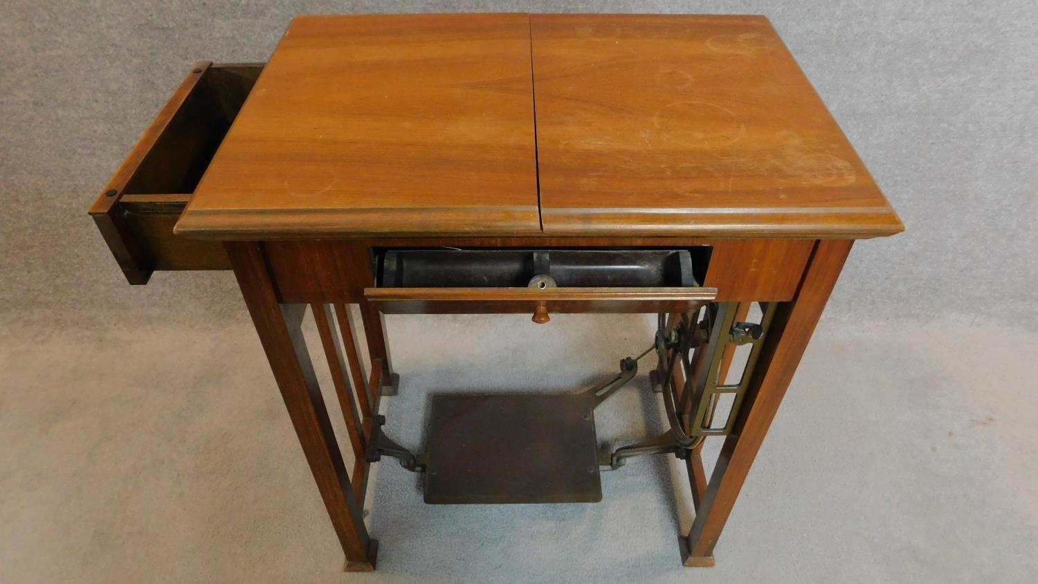 A vintage Frister and Rossman sewing machine in a fitted walnut side table. 80x70x50cm - Image 2 of 9