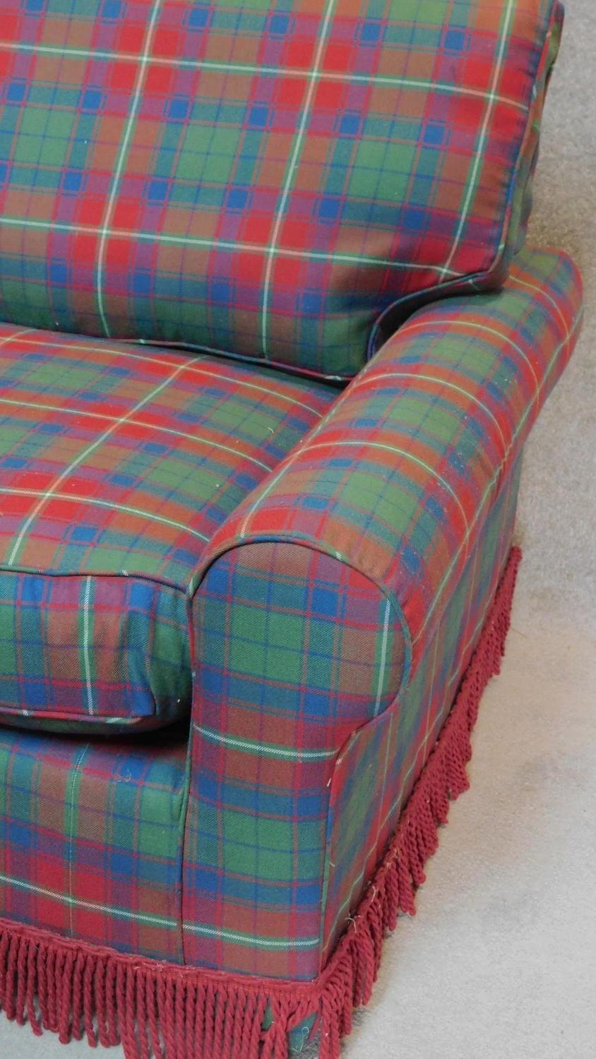 A tartan two seater sofa bed. 77x190x100cm - Image 3 of 6