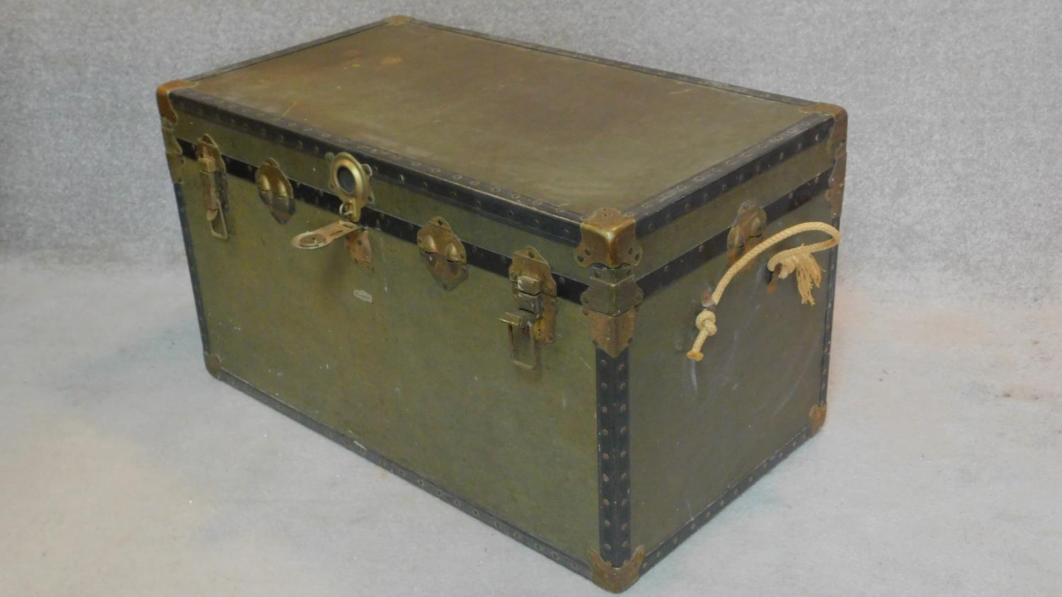 A vintage brass and leather bound hinged cabin trunk. H.49 W.91 D.51cm - Image 4 of 5