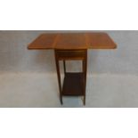 An Edwardian mahogany and satinwood crossbanded drop flap Sutherland table. 78x90x71cm