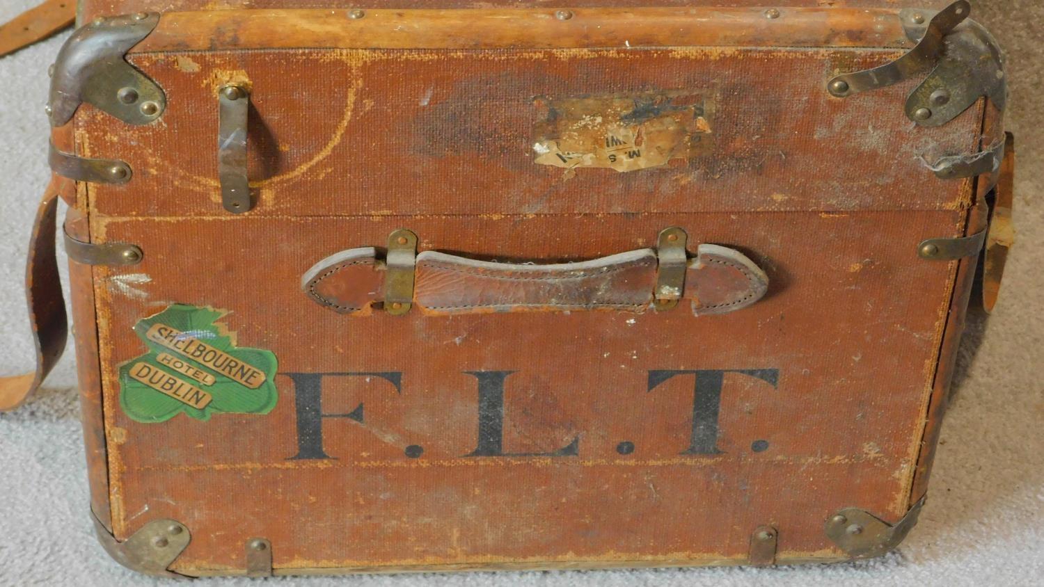 A vintage travelling trunk. H.44 W.84 D.54cm - Image 4 of 6