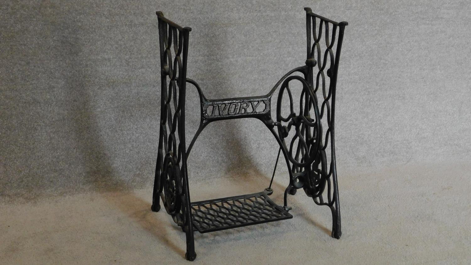 A cast iron sewing table base. H.70cm - Image 2 of 4