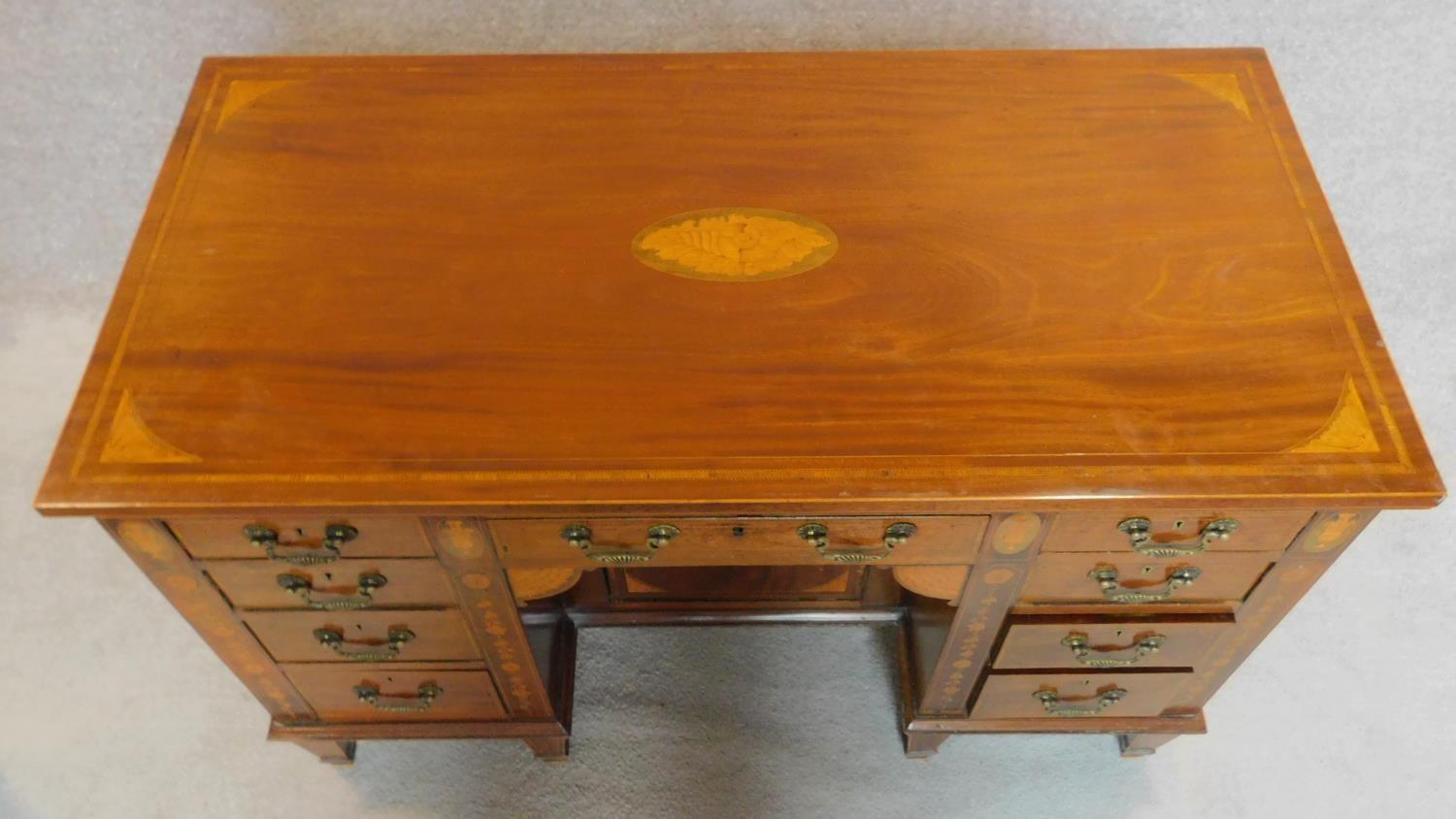 An Edwardian mahogany and satinwood inlaid kneehole desk with allover conch shell, swag and urn - Image 4 of 8