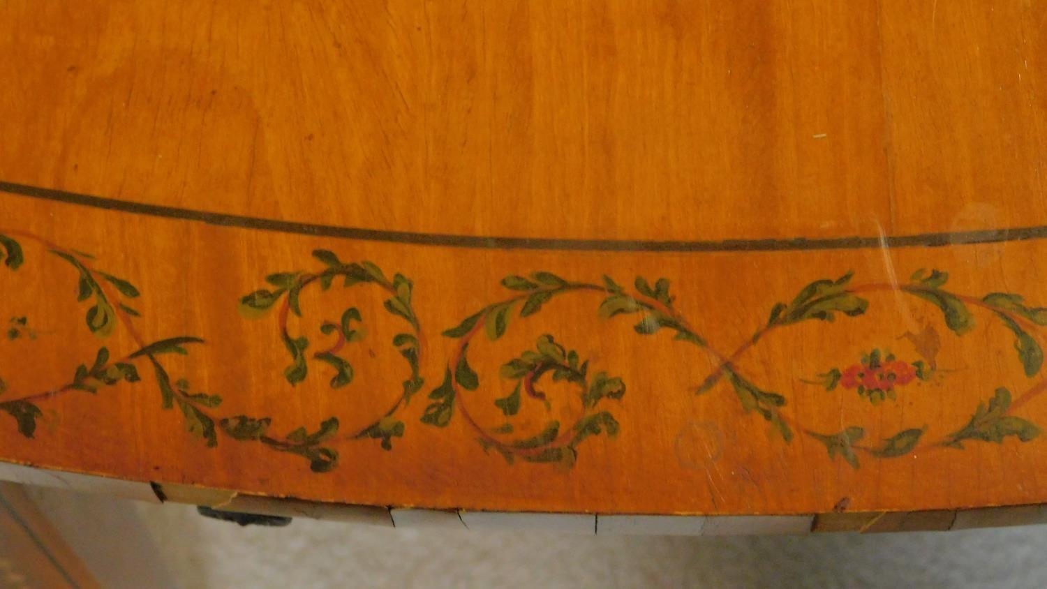 A Sheraton style pembroke table with butterfly drop flaps, crossbanded and with allover - Image 3 of 10