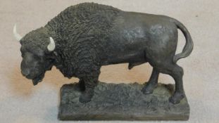 A moulded figure of an American bison. 21x32cm