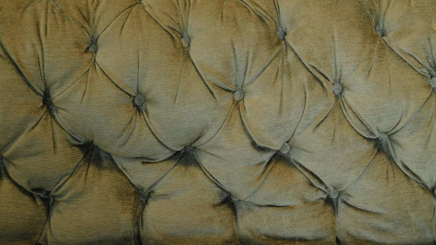 A Victorian buttoned back Chesterfield sofa in green upholstery. H.65 W.180 D.90cm - Image 3 of 6