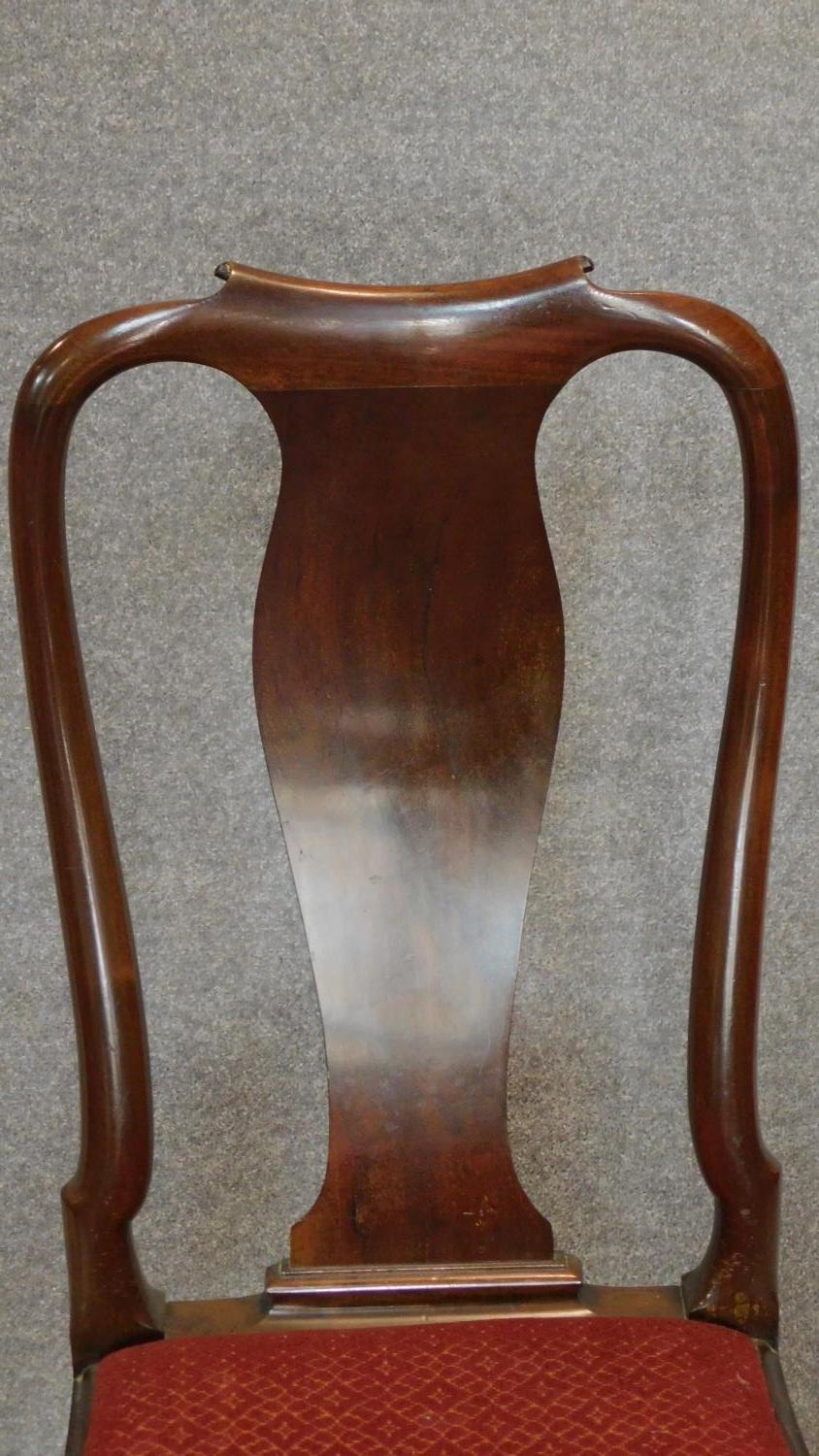 A pair of early Georgian style mahogany dining chairs with urn shaped splat, drop in seats on - Image 3 of 6