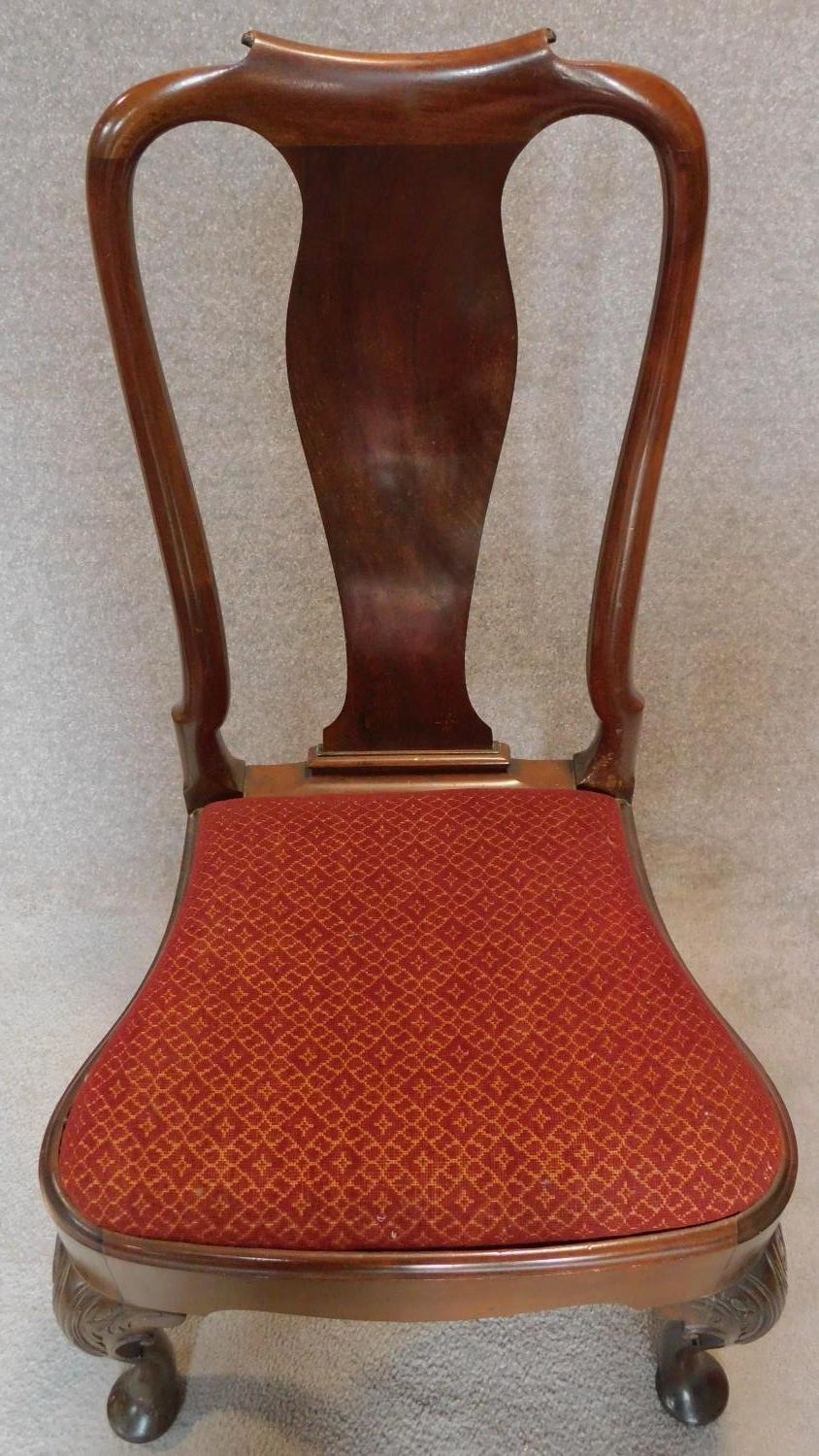 A pair of early Georgian style mahogany dining chairs with urn shaped splat, drop in seats on - Image 2 of 6