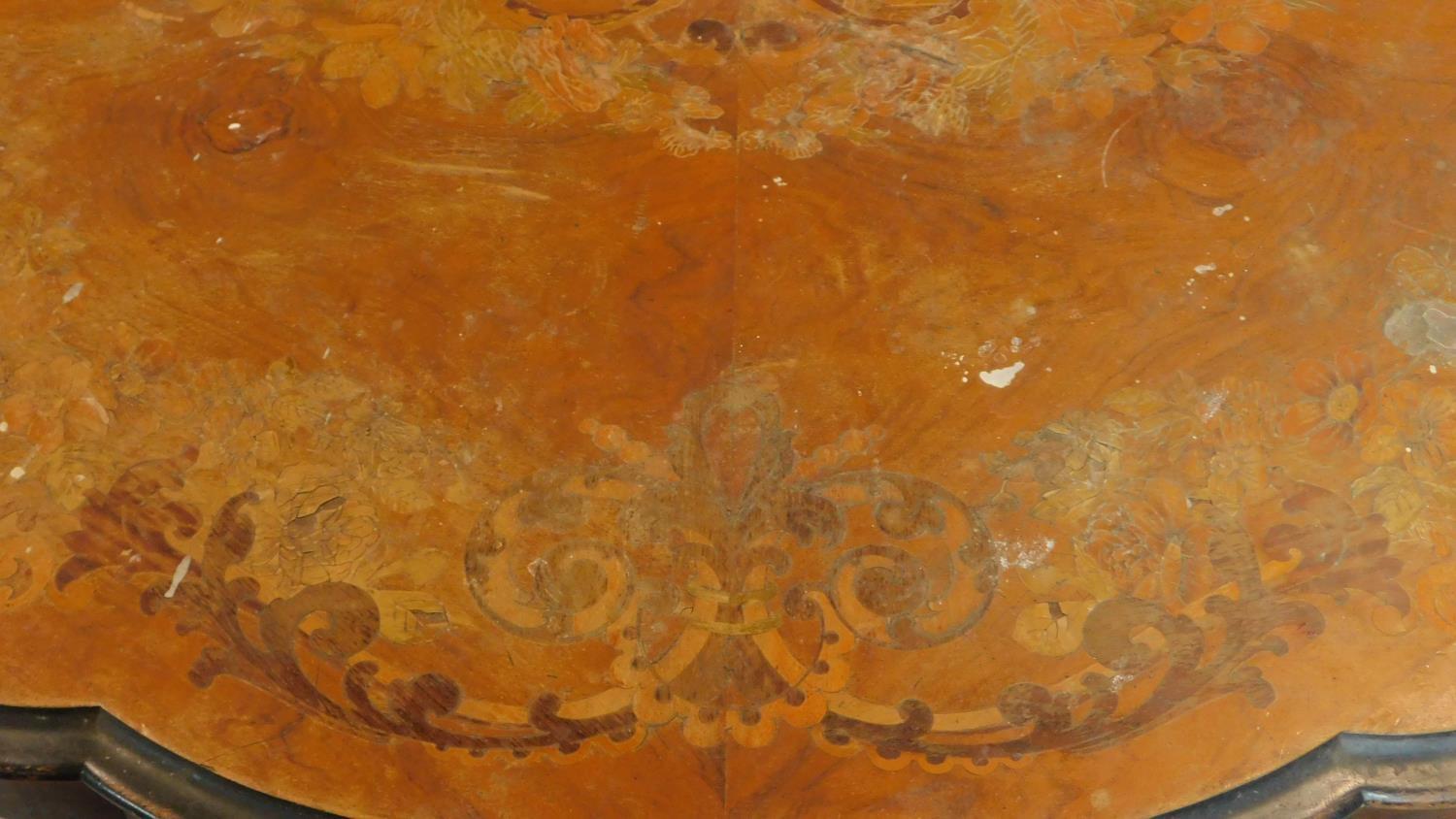 A late 19th century walnut and marquetry inlaid shaped top dining table on well carved quadruped - Image 7 of 11