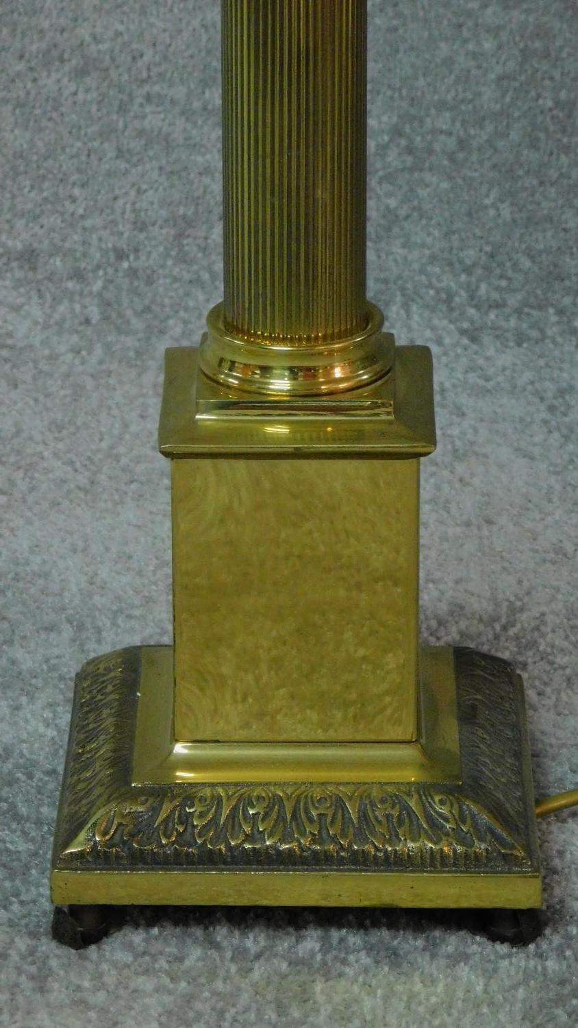 A large brass Corinthian column style table lamp. H.96cm - Image 2 of 6