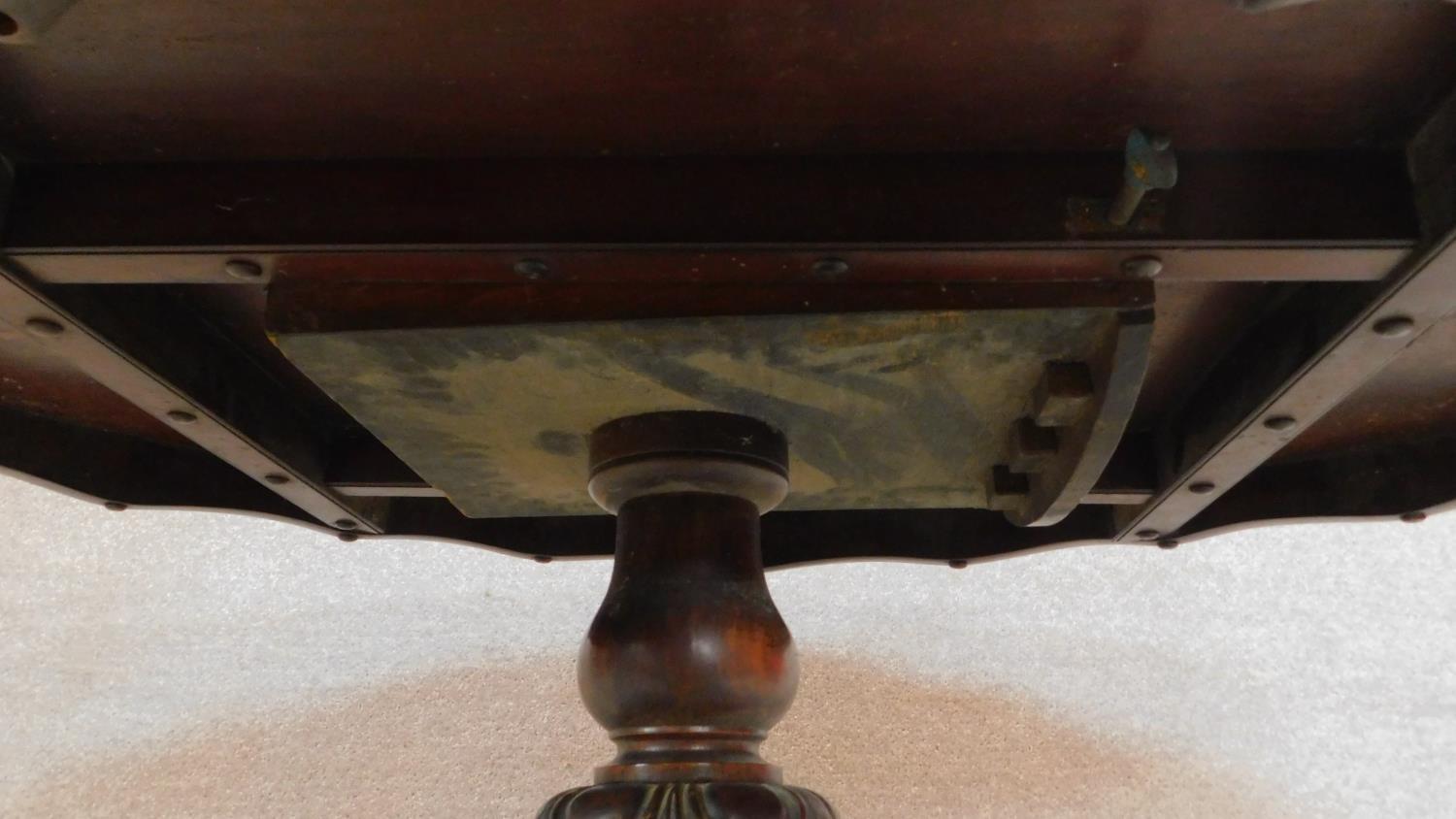 A late 19th century walnut and marquetry inlaid shaped top dining table on well carved quadruped - Image 9 of 11