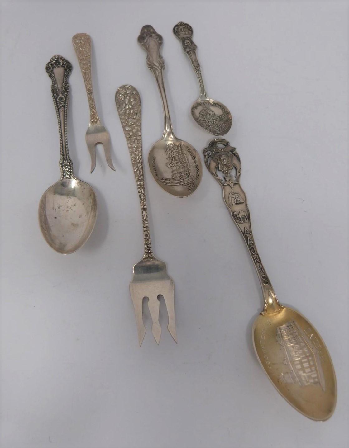 A collection of silver spoons, including tourist and collector's spoons. (411g). - Image 4 of 6