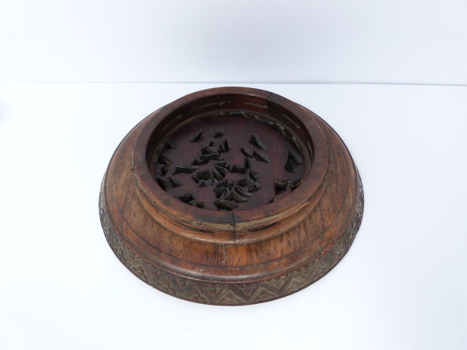 A Chinese 19th century hardwood pierced display stand, dragon motif with carved flower detailing - Image 3 of 5