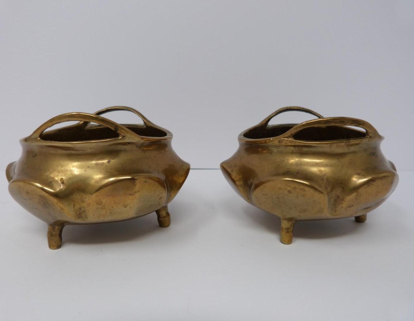 A pair of bronze censers, Xuande mark but 19th century, unusual lotus shape, diameter 10 cm, - Image 2 of 5