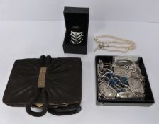 A vintage clutch purse, silver articulated ring and other mixed jewellery including cultured pearls.