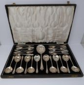 A cased set of Art Deco shell design silver forks and spoons, by P. Ashberry and Sons, 1929 and 1932