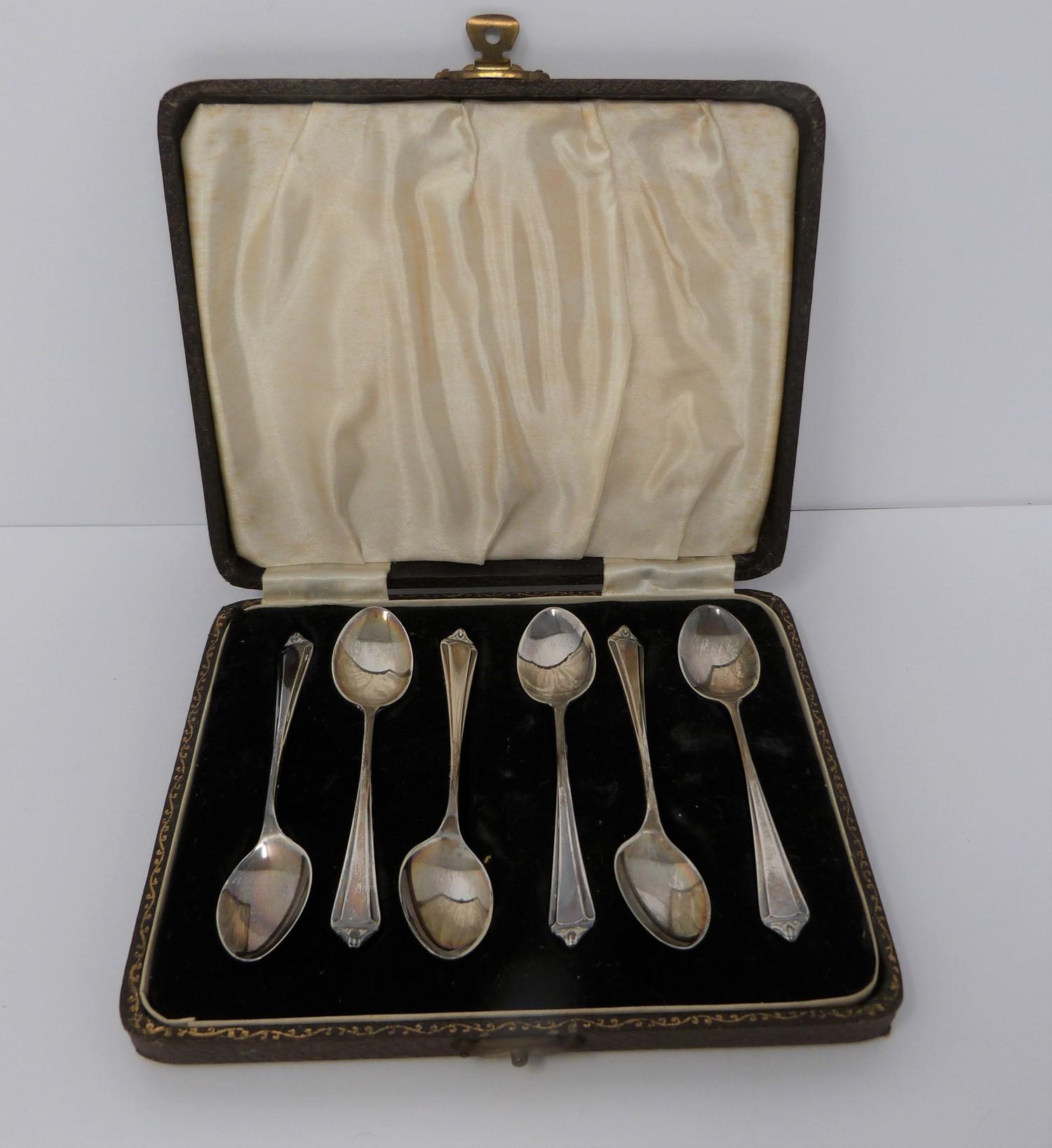 Two cased sets of coffee spoons, two silver dishes and two cased silver plated sets, EPNS grapefruit - Image 7 of 16