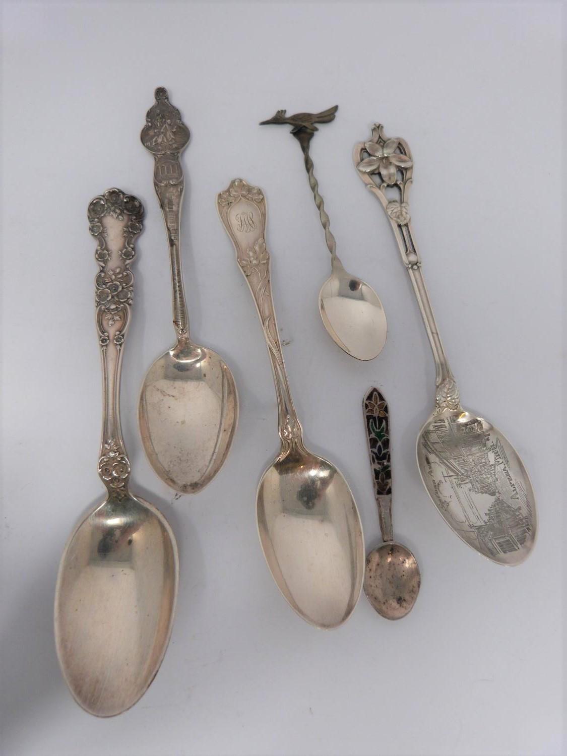 A collection of silver spoons, including tourist and collector's spoons. (411g). - Image 6 of 6
