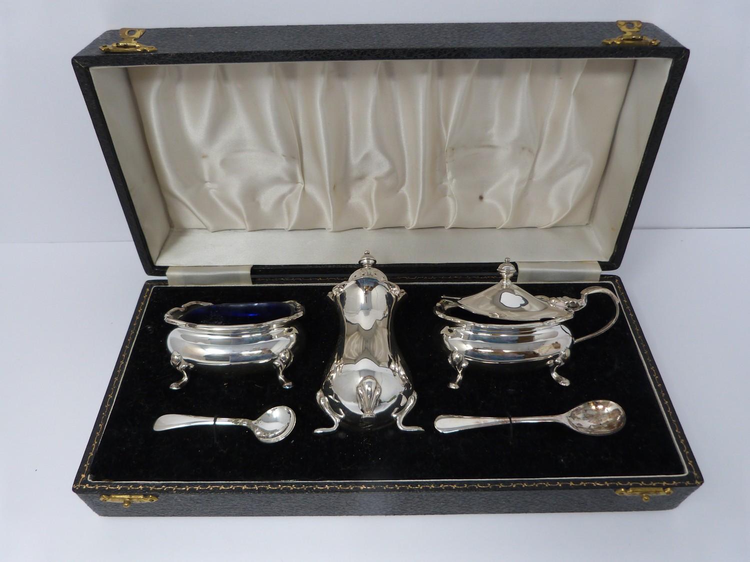 Two cased sets of coffee spoons, two silver dishes and two cased silver plated sets, EPNS grapefruit - Image 16 of 16