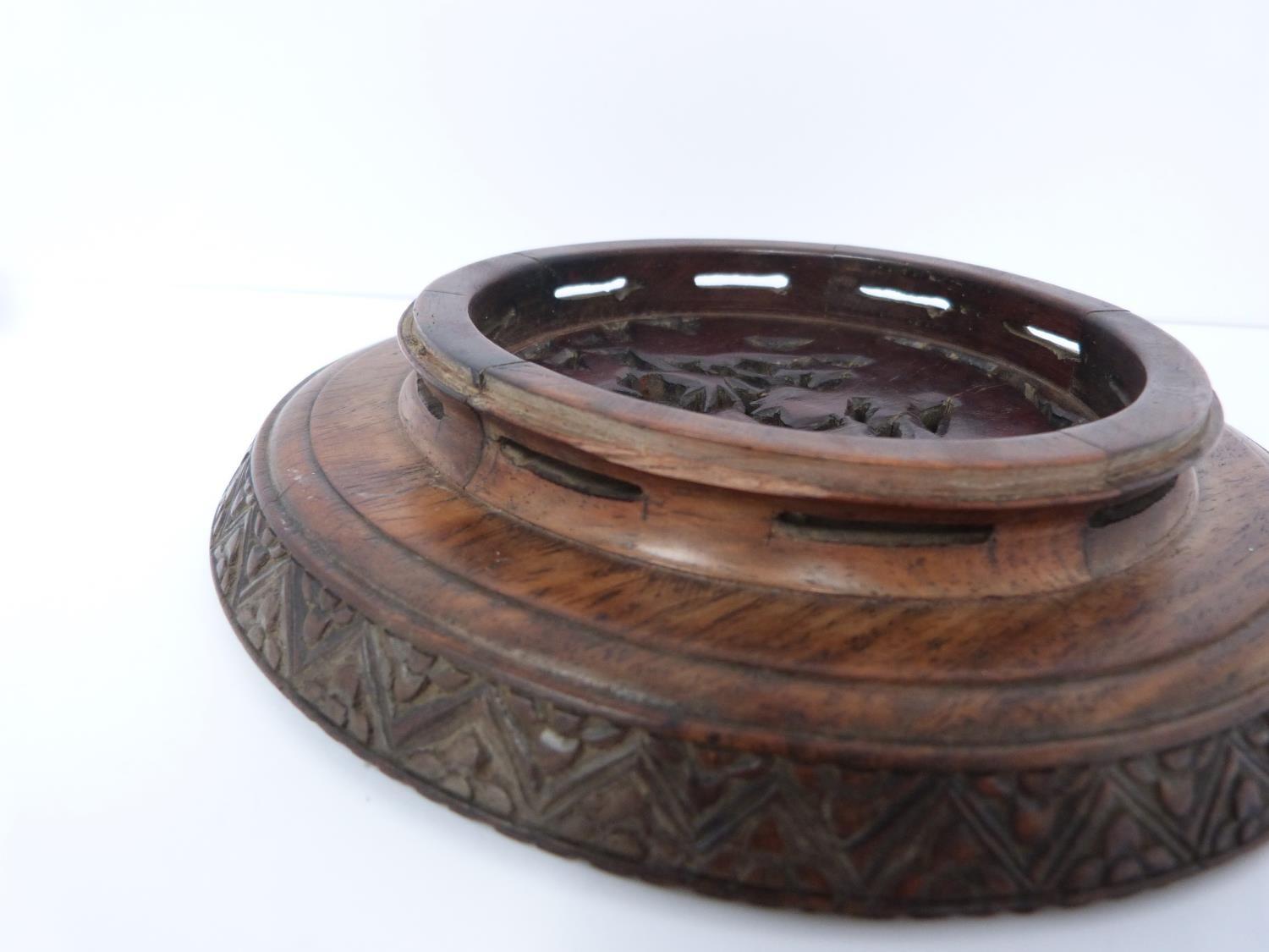 A Chinese 19th century hardwood pierced display stand, dragon motif with carved flower detailing - Image 5 of 5