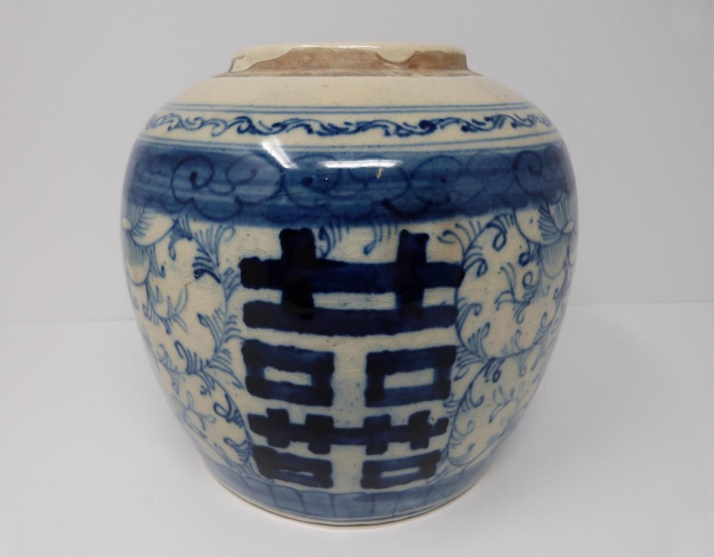 A large blue and white lidded jar (missing lid), Qing dynasty, 19th century, Kangxi mark double blue - Image 8 of 10