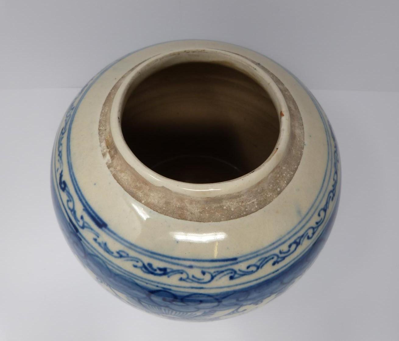 A large blue and white lidded jar (missing lid), Qing dynasty, 19th century, Kangxi mark double blue - Image 10 of 10