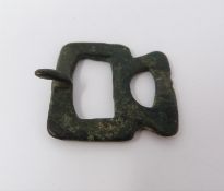 A western Han Chinese 4th century BC bronze buckle, 4 cm x 3.5 cm. (15g).