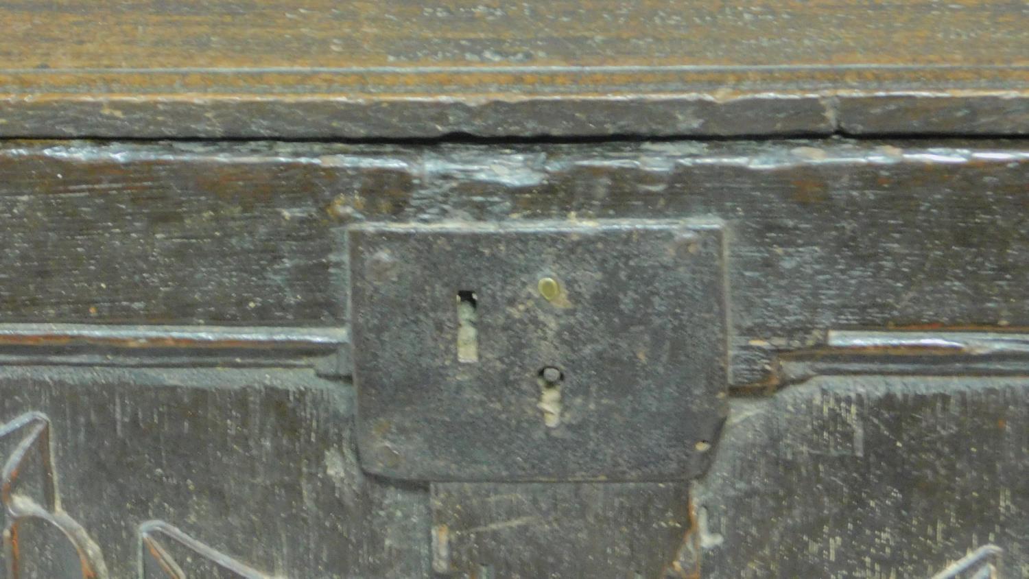 An early 17th century oak coffer with linenfold panels and hinged lidded top on block feet. H.62 W. - Image 10 of 10