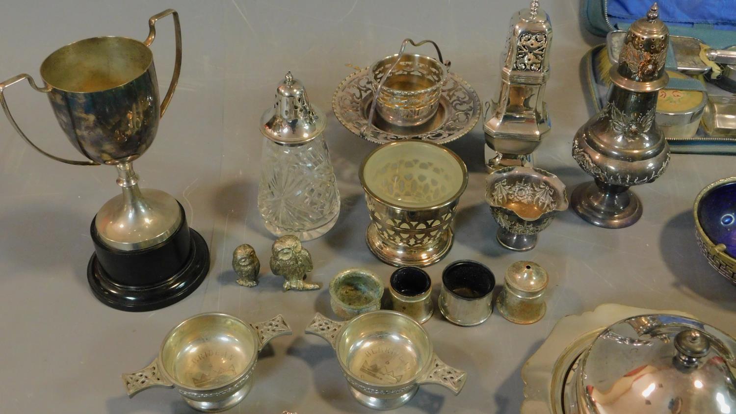 A miscellaneous collection of silver plated items, to include; pair candlesticks, embossed tray, - Image 3 of 6