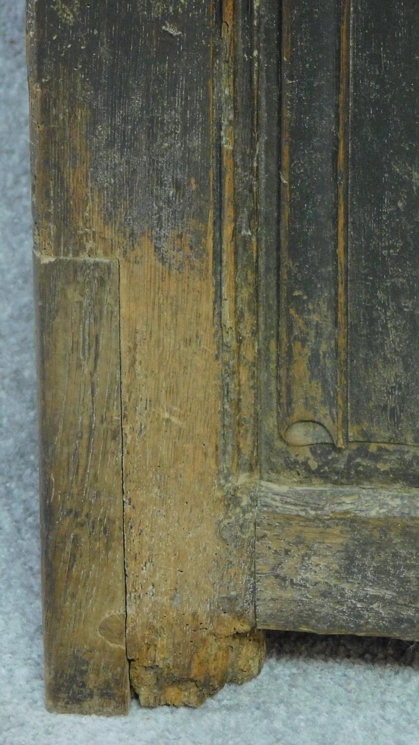 An early 17th century oak coffer with linenfold panels and hinged lidded top on block feet. H.62 W. - Image 6 of 10