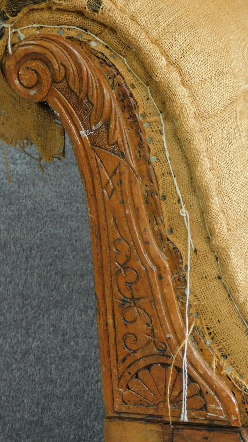 A late Victorian carved beech chaise longue frame. H.74 W.164 D.62cm - Image 5 of 7