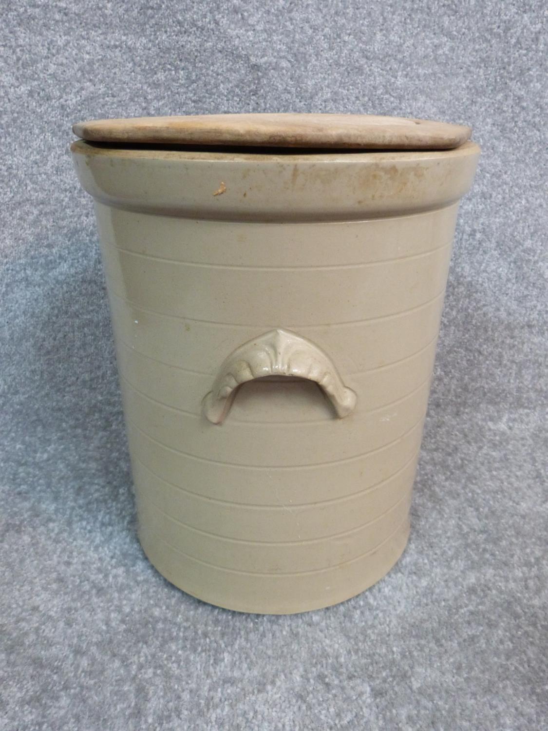 A stoneware bread bin with wooden bread board cover. H 36m - Image 2 of 5