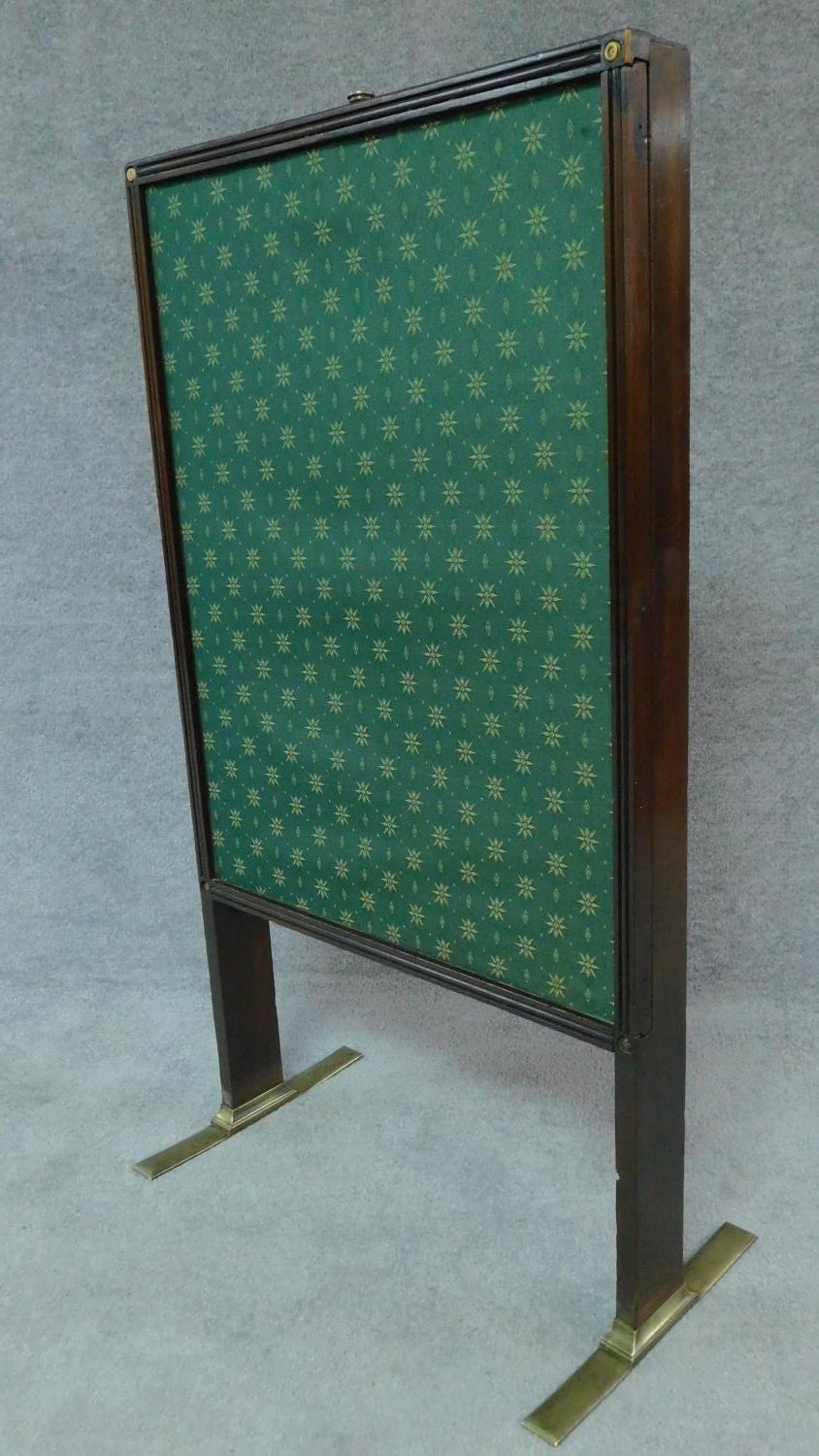 A Regency mahogany fire screen with sliding panels and central glazed drop in section on brass - Image 2 of 6