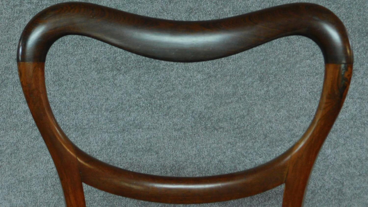 A pair of Victorian rosewood dining chairs with kidney shaped backs on cabriole supports. H.82cm - Image 5 of 6