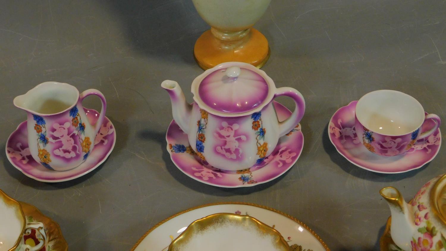 A miscellaneous collection of Victorian and later porcelain, vase, cups, saucers etc. - Image 9 of 14