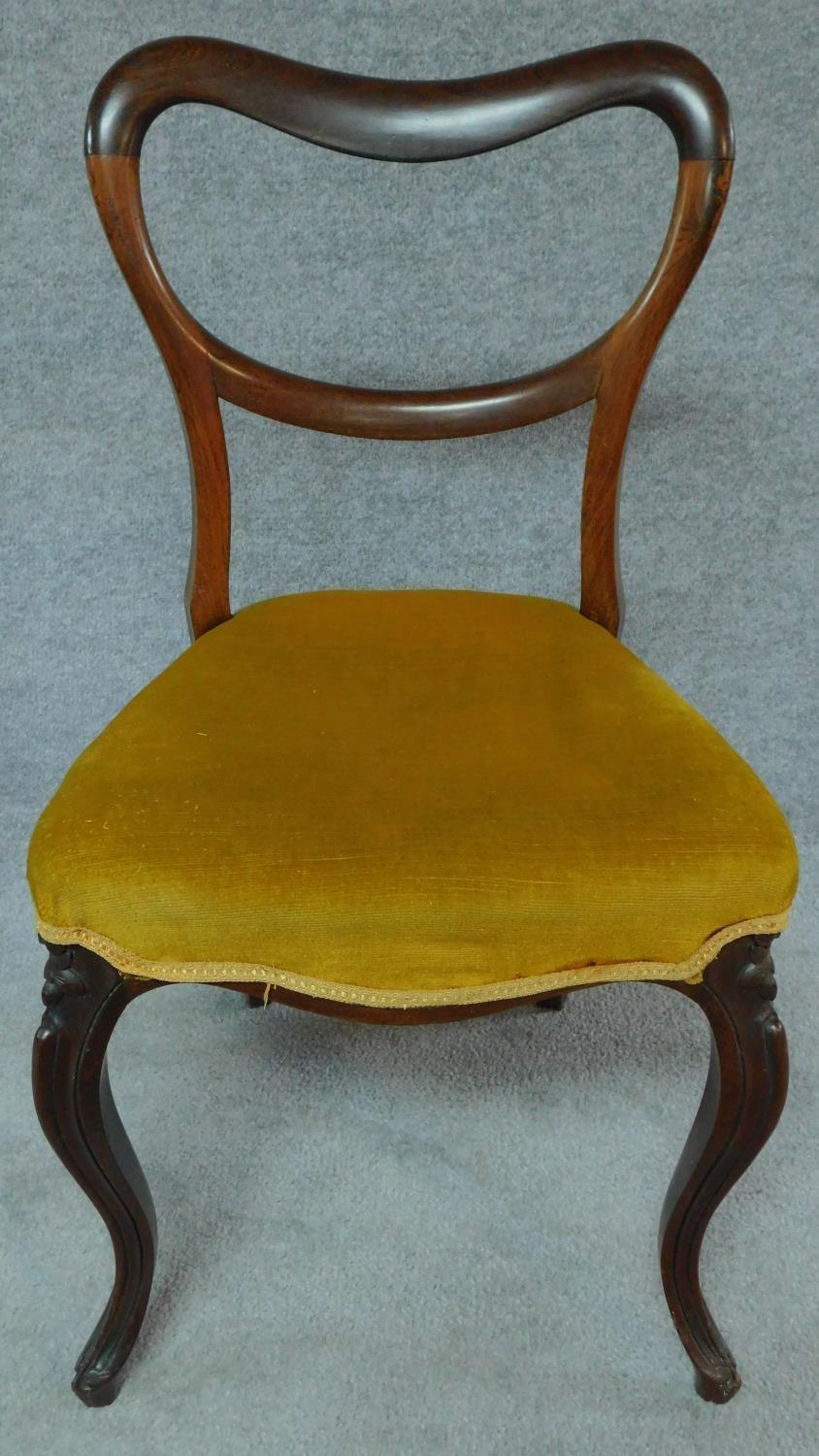 A pair of Victorian rosewood dining chairs with kidney shaped backs on cabriole supports. H.82cm - Image 2 of 6