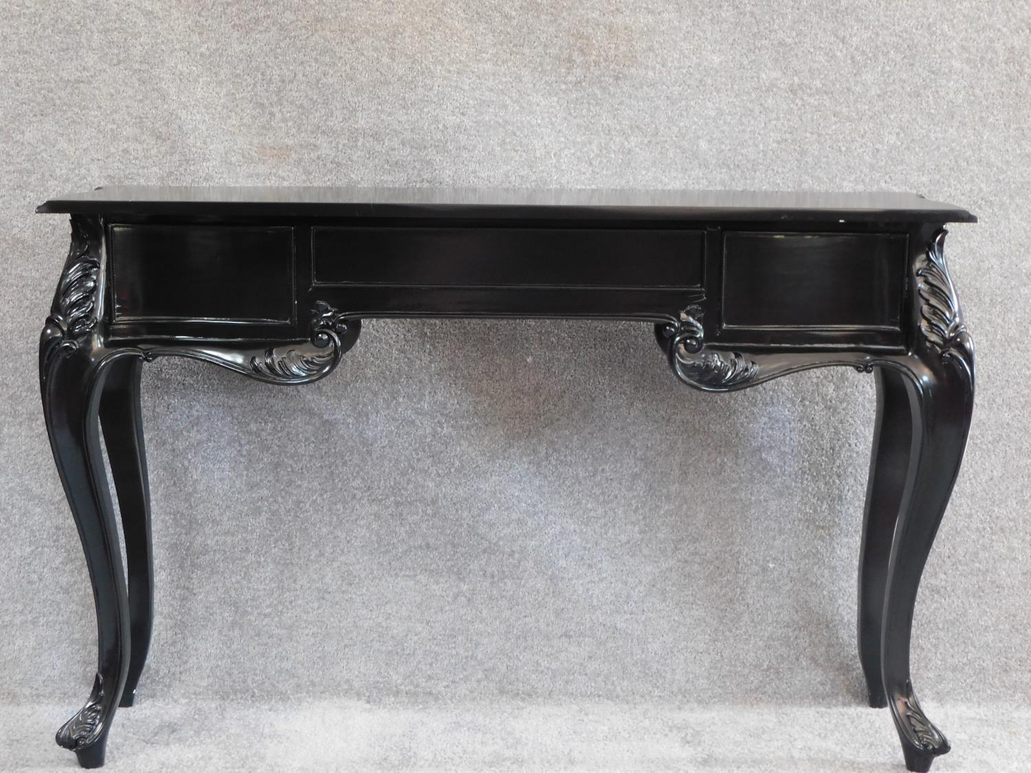 A French style ebonised console table fitted frieze drawers on cabriole supports. H.77 W.118 D.75cm - Image 3 of 4