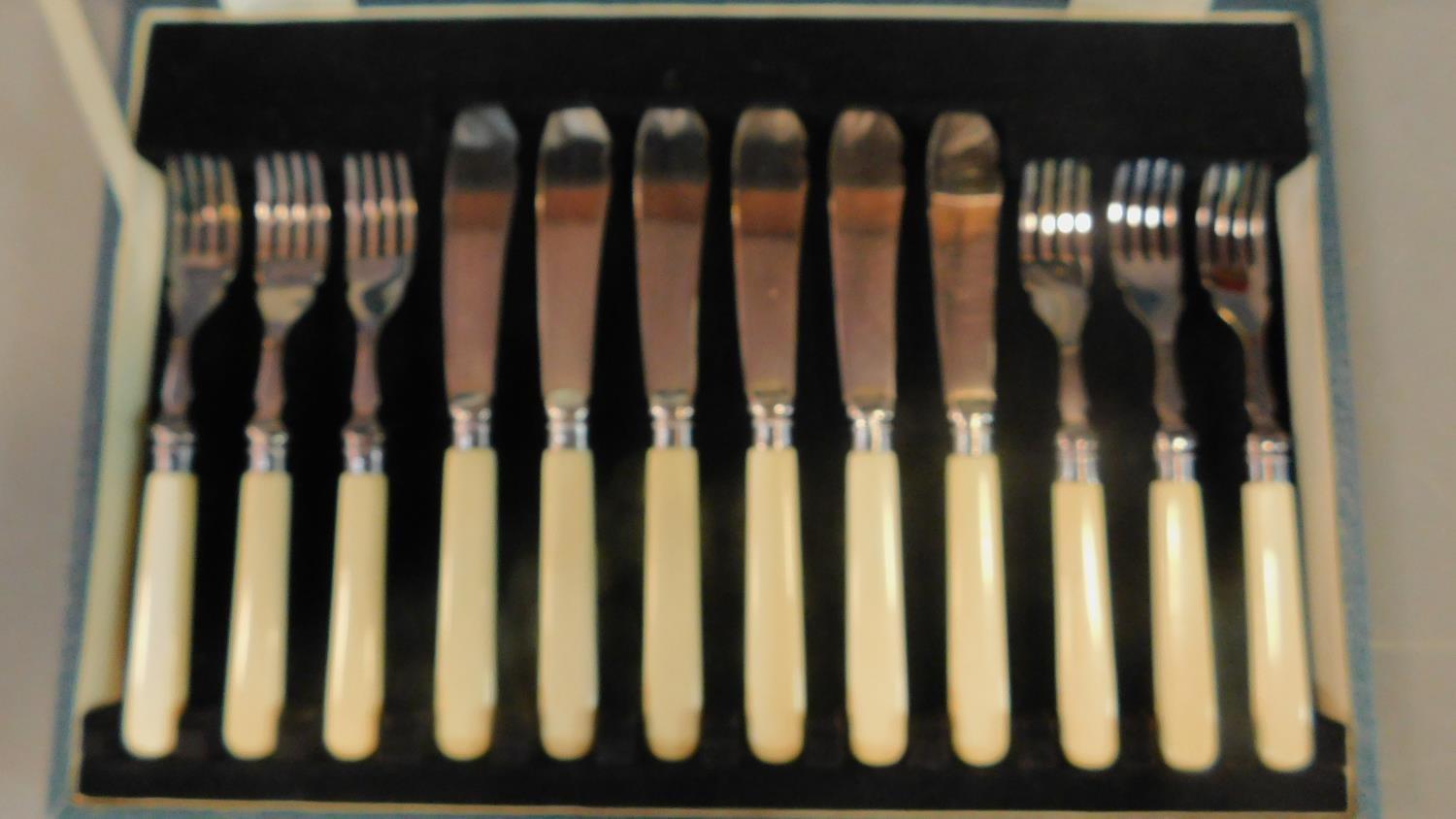 A cased set of Mappin & Webb silver plated cutlery - Image 3 of 4