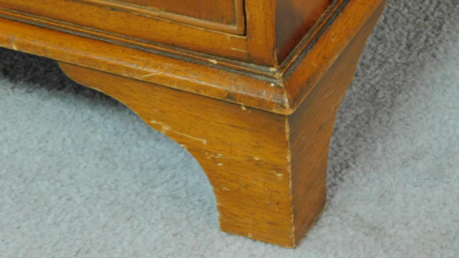 A Georgian style yew chest on chest with two short and six long drawers fitted brushing slide. H.174 - Image 7 of 7