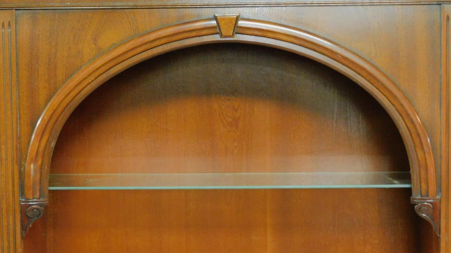 A Georgian style mahogany two section library bookcase with upper glazed section above base fitted - Image 3 of 7