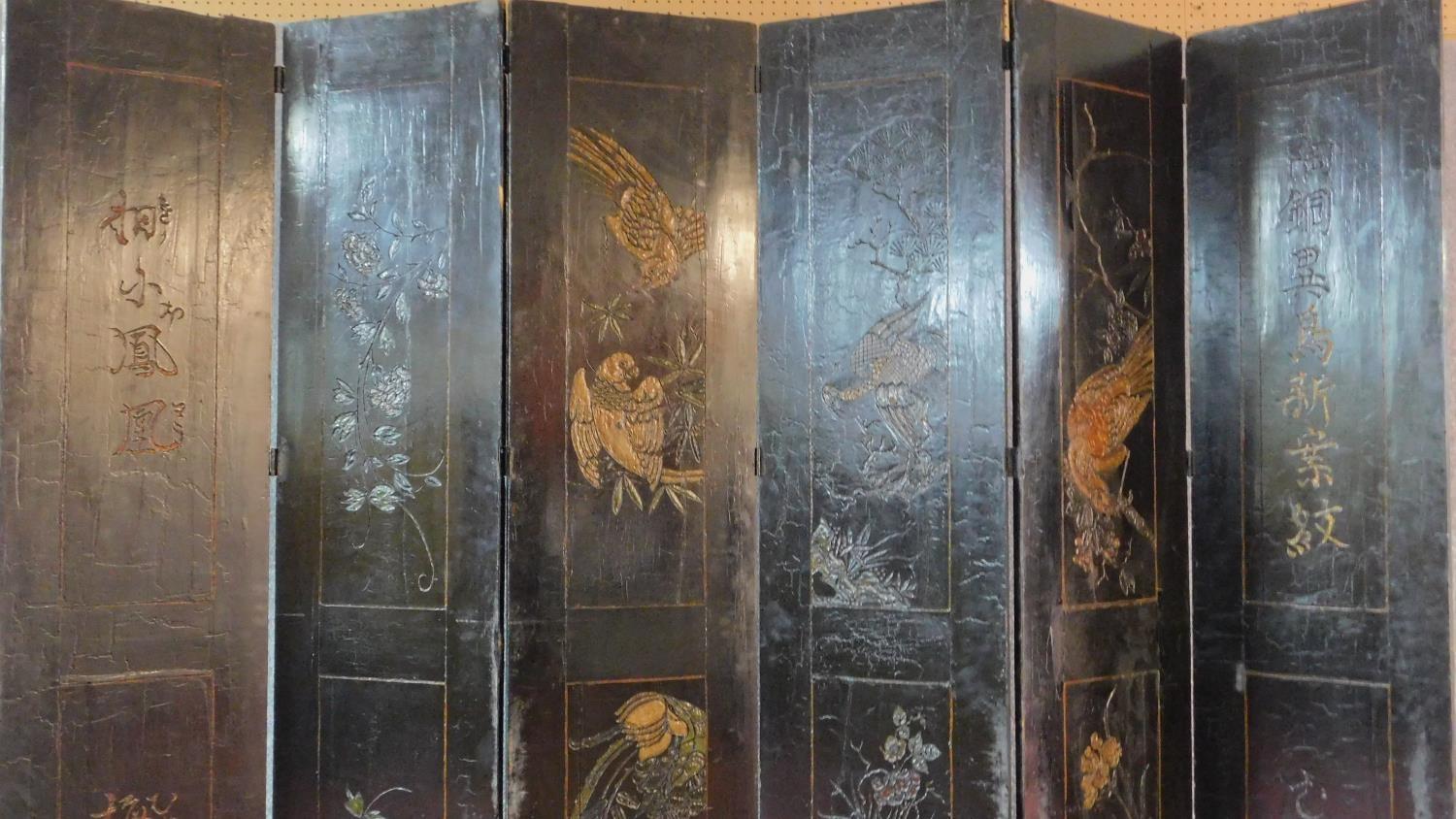 A large six panel screen with five hinged folds with painted and carved Japanese decoration - Image 6 of 14