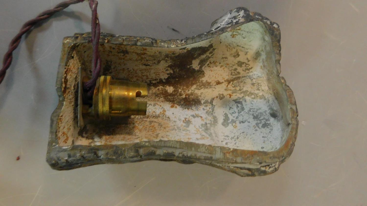 A vintage cast iron night lamp in the form of an open log fire. L.32cm - Image 3 of 4